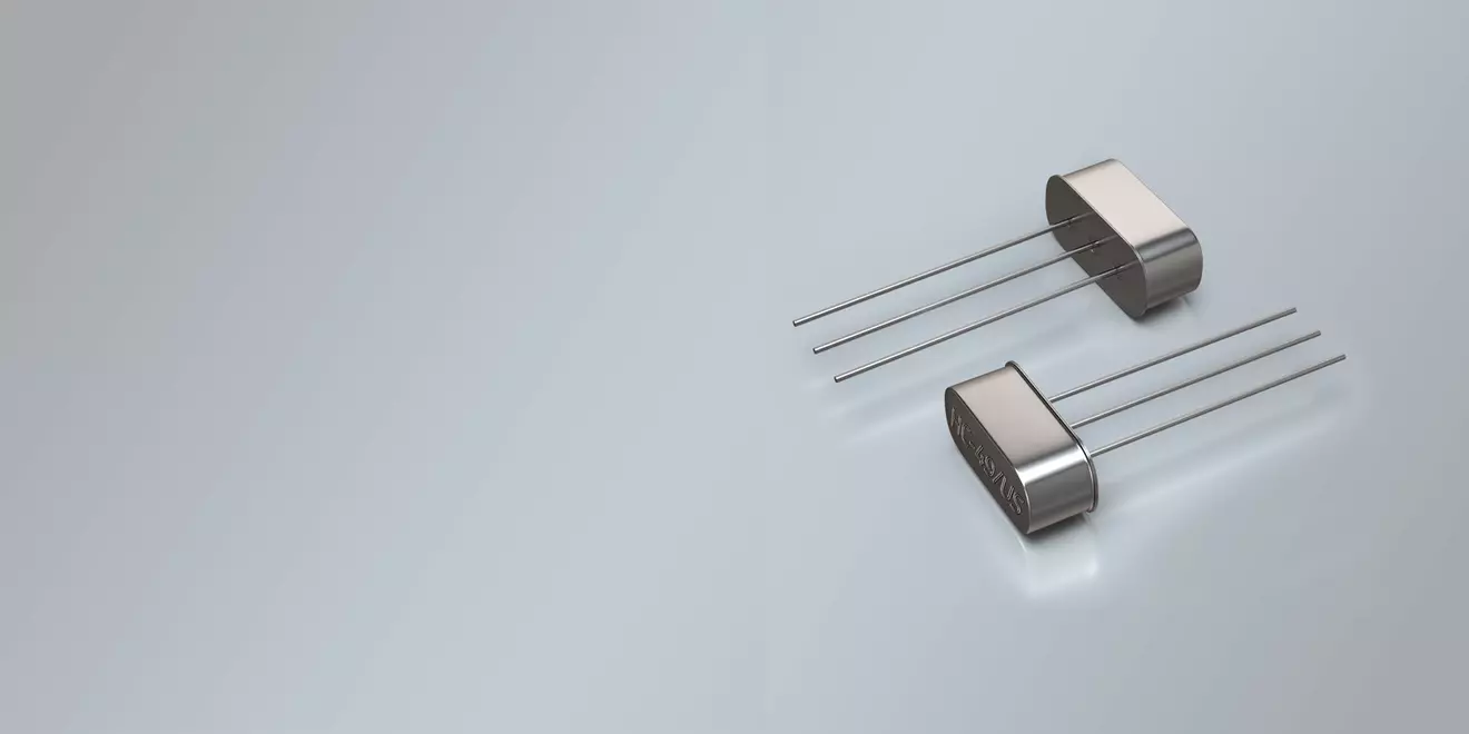 THT QUARZ HC-49/US 3 LEADS 11,05 x 4,65 